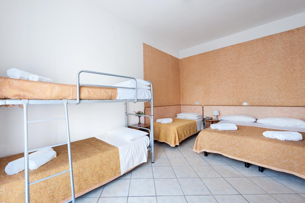 Regina Hotel E Ristorante Пунта-Марина Экстерьер фото