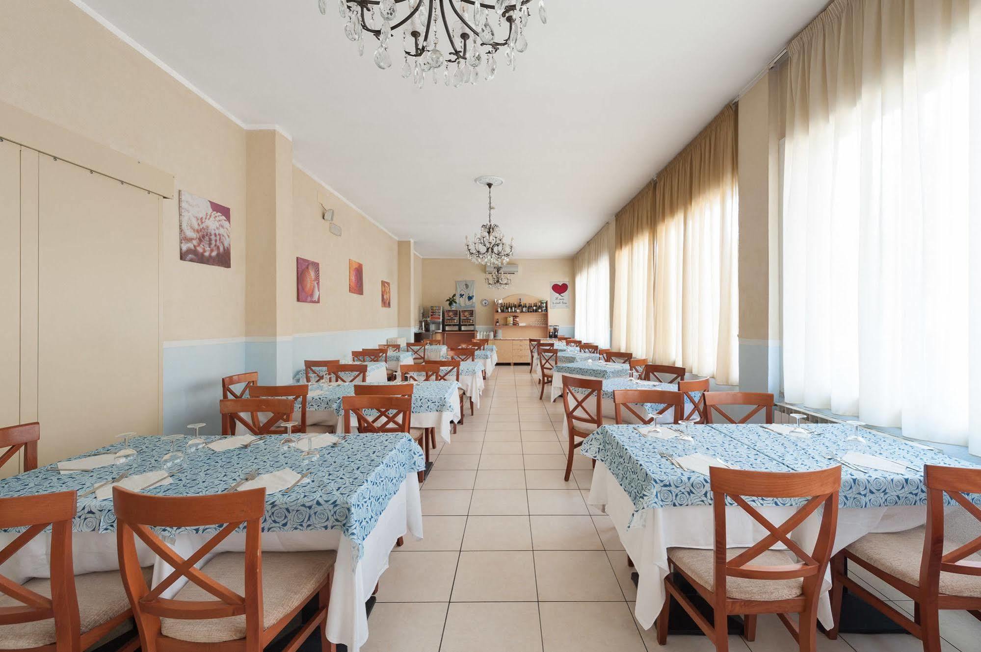 Regina Hotel E Ristorante Пунта-Марина Экстерьер фото