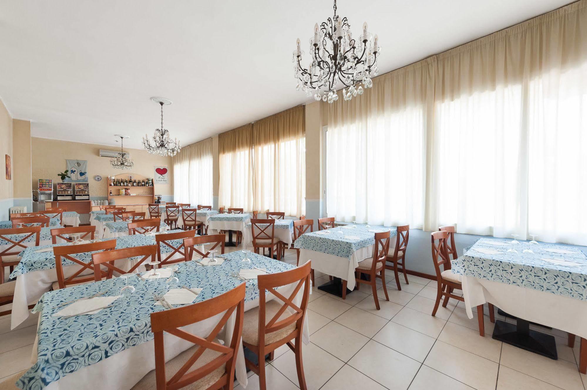 Regina Hotel E Ristorante Пунта-Марина Экстерьер фото
